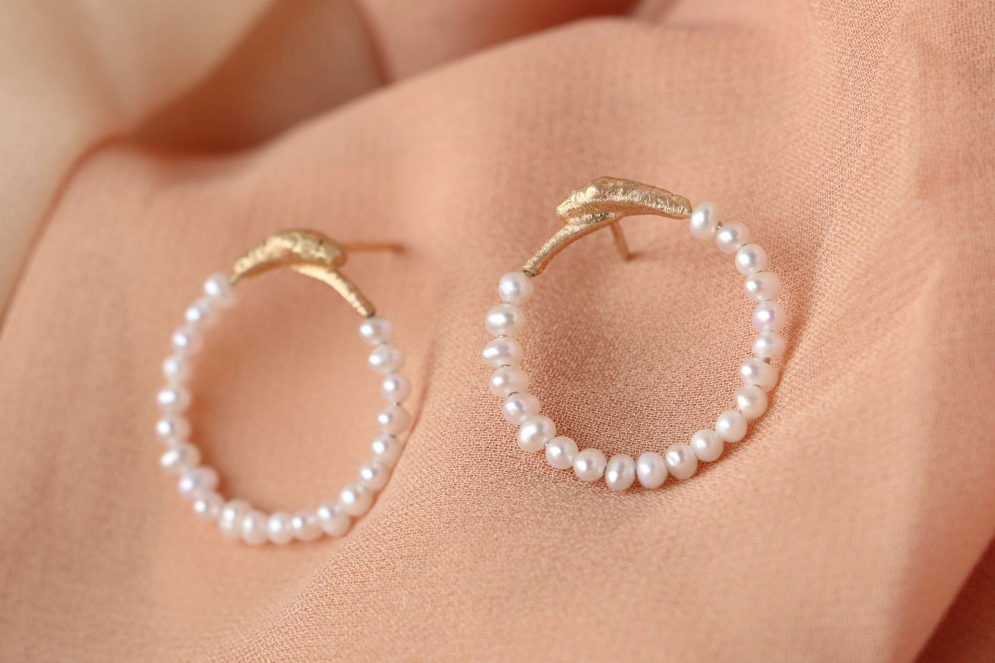 Pearl familiar earrings