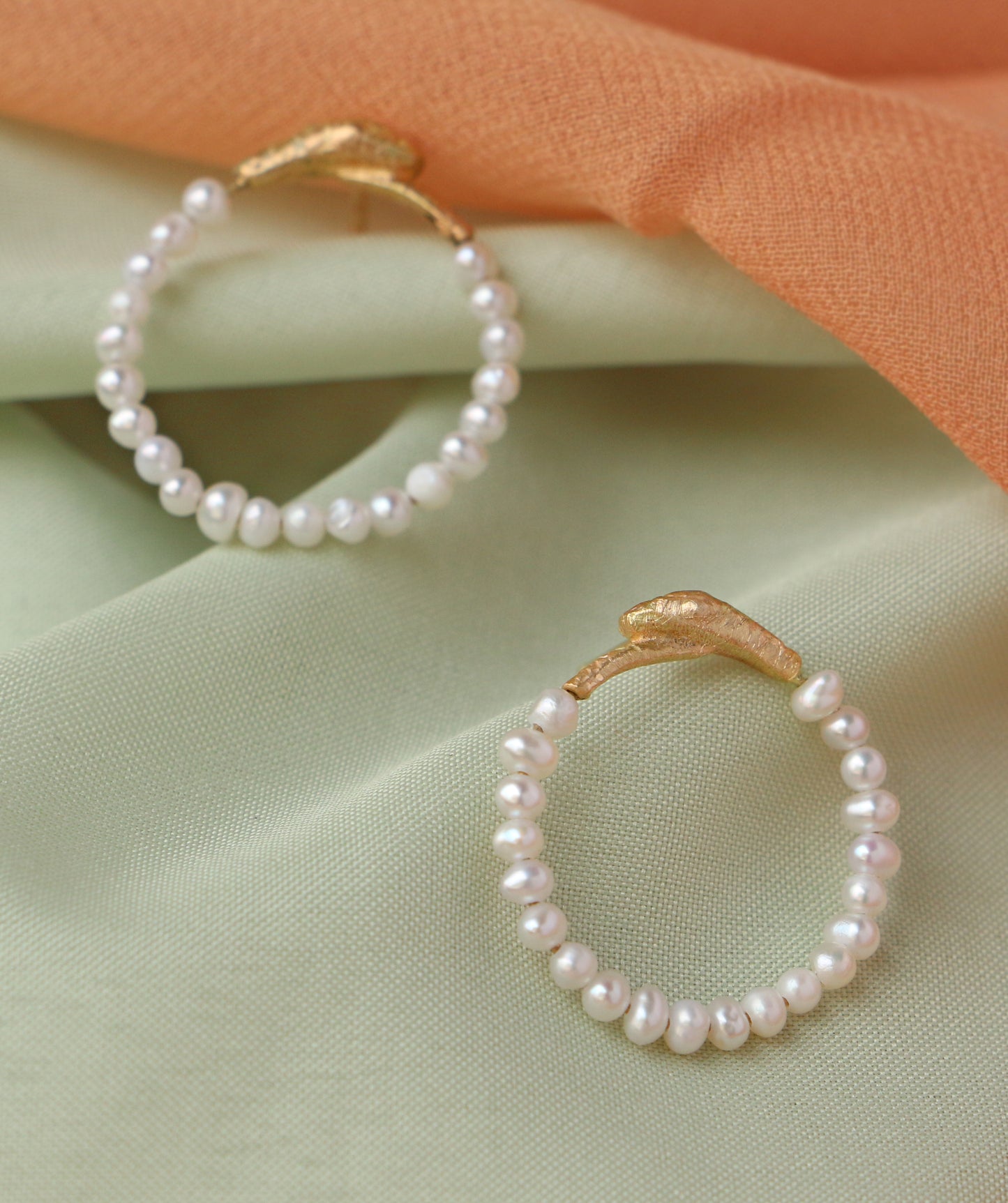 Pearl familiar earrings